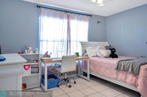 3017 179 Ave, Hollywood FL  33029-3054 exterior