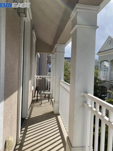 3725 Whitworth Dr, Pleasanton CA  94568-1377 exterior