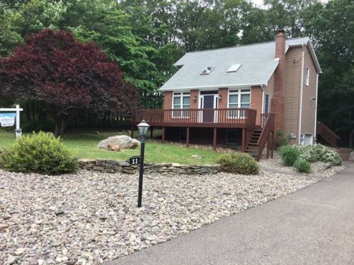 11 Tournament Way, Hazle Township, PA 18202-9148