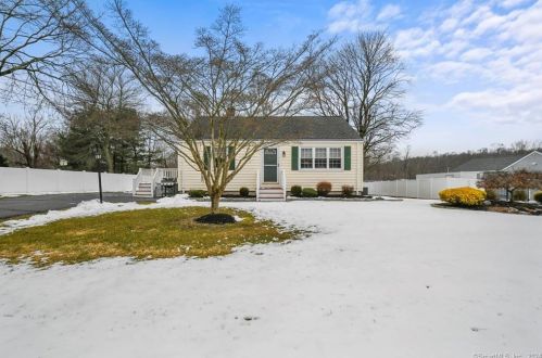 5 Pioneer Dr, North Branford, CT 06471-1045