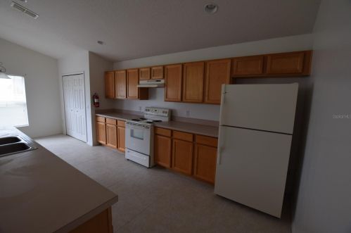 662 Basingstoke Ct, Kissimmee FL  34758-2719 exterior