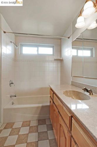 2441 Lucas Ave, Pinole, CA 94564-1543
