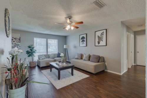 352 Lakeside Dr, Rockwall, TX 75032-6132
