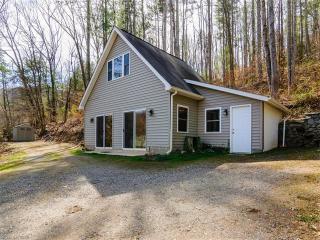 16 Sundance Rd, Weaverville, NC 28787-9700