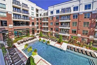 100 Detering St, Houston TX  77007-8204 exterior