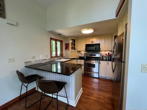 6 Buttonball Trl, Norwalk CT  06851-2812 exterior