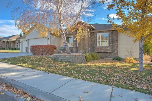 8807 3rd Ave, Kennewick, WA 99336-9405