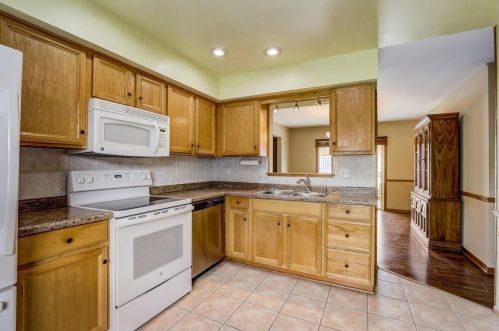 2022 116, Milwaukee WI 53226-2104 exterior