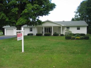 42 Chatham St, Kinderhook, NY 12106-2204