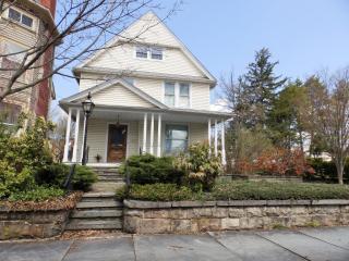 512 Thomas St, Stroudsburg, PA 18360-2125