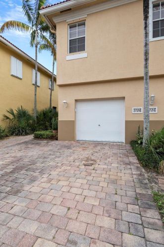 1728 Terra Cotta Dr, West Palm Beach, FL 33404-1861