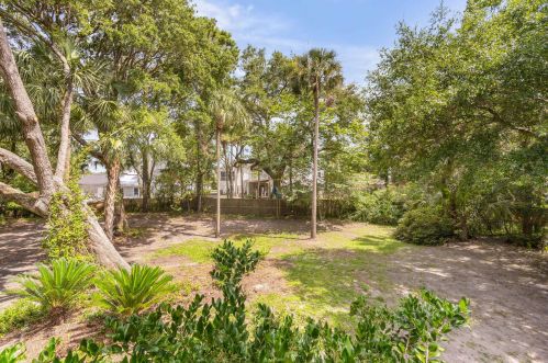 124 Sparrow Dr, Isle Of Palms SC  29451-2514 exterior