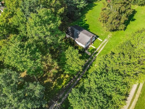 121 Eaton Rd, Clinton, PA 15026-1241