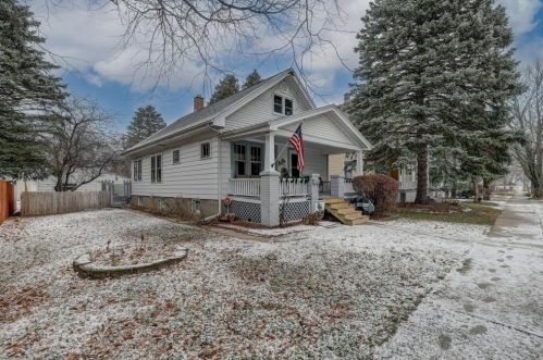 126 Willow Ln, West Bend, WI 53095-3420