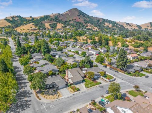 16711 Willow Creek Dr, Morgan Hill CA  95037-4819 exterior