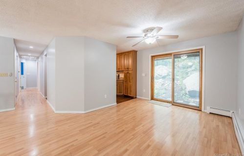 13 Bobwhite Trl, Gales Ferry CT  06335-2002 exterior