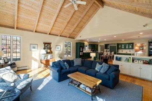 22 Main St, Dover MA  02030-2026 exterior