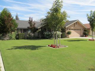 9308 Steinbeck Ln, Bakersfield, CA 93311-1432