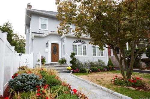 27 Hubert Pl, New Rochelle NY  10801-1803 exterior