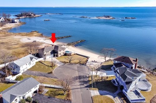 106 Soundview Dr, Stamford, CT 06902-7113