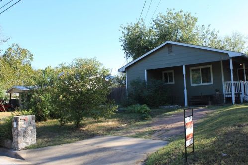 1613 Deloney St, Austin TX  78721-1109 exterior