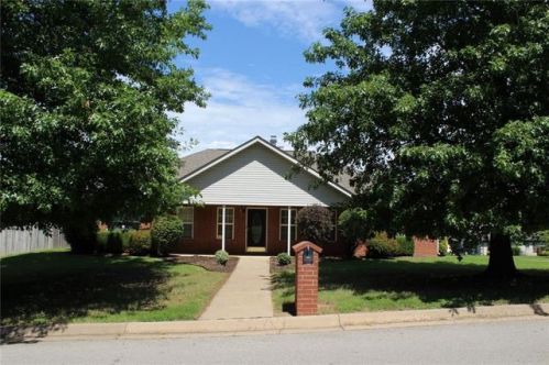 3512 Madison Dr, Fayetteville, AR 72701-2934