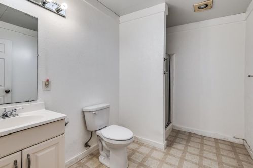 2215 Dennis St, Irving TX 75062-4273 exterior