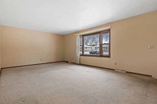 1508 Hillside Ln, Watertown, WI 53098-3312
