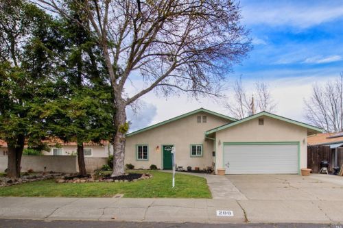200 Juniper St, Vacaville CA 95688-2736 exterior