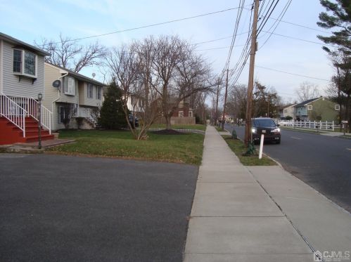 26 School St, Piscataway, NJ 08854-5919