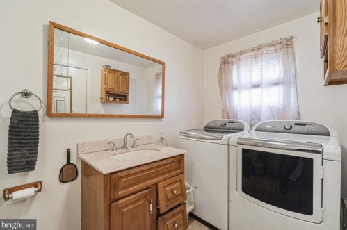 24 New St, West Deptford NJ  08093-1162 exterior