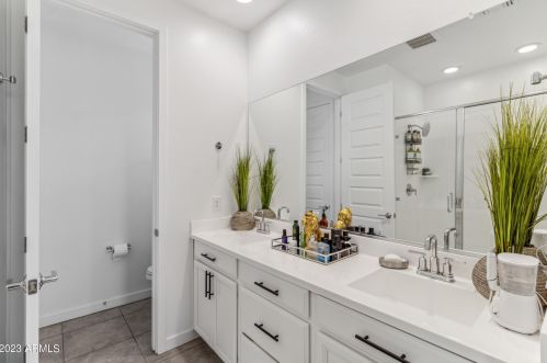 9358 Devonshire Ave, Phoenix AZ  85037-2017 exterior