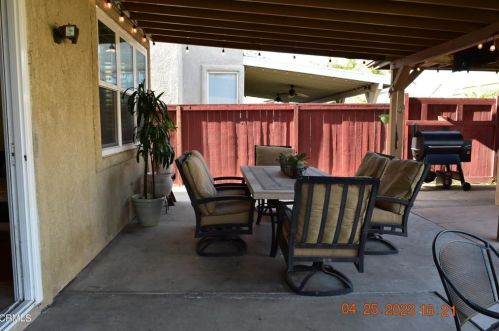 706 Princessa Dr, Oxnard CA  93030-7690 exterior