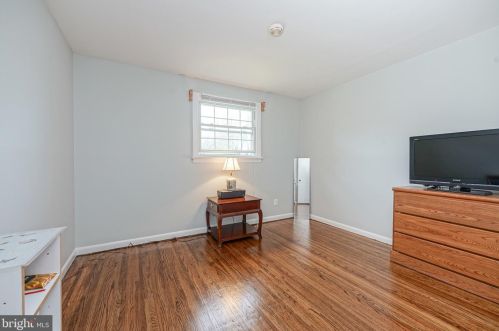 318 White Birch Dr, Riverton NJ  08077-4396 exterior