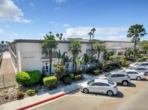 1021 Scott St, San Diego CA 92106-3048 exterior