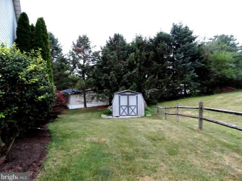 21 Holly Ct, Lees Cross Roads PA  17257-8749 exterior