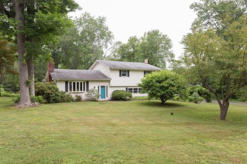 48 Knollcrest Dr, Brookfield Center, CT 06804-3711