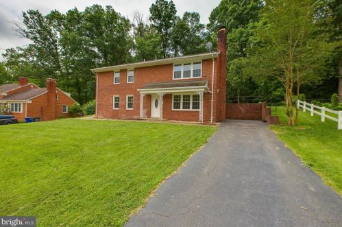 7604 Lauralin Pl, Springfield, VA 22150-4120