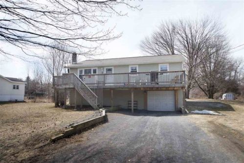 8 3rd St, Fortsville, NY 12831-2035