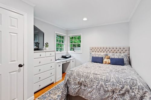 96 Vanderbilt Blvd, Oakdale NY  11769-2033 exterior