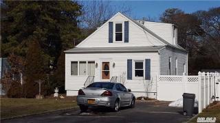 123 Sunset Ave, Selden, NY 11784-2923