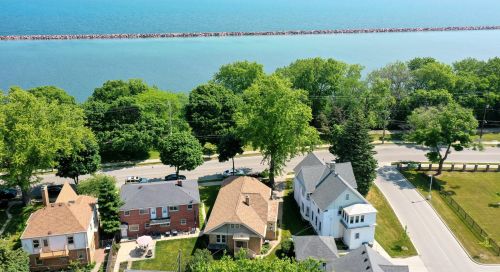 3165 Superior St, Milwaukee, WI 53207-3074