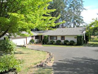 4199 Melqua Rd, Roseburg, OR 97471-8955