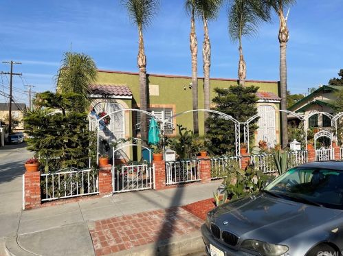 2425 11th St, Long Beach, CA 90804-3536