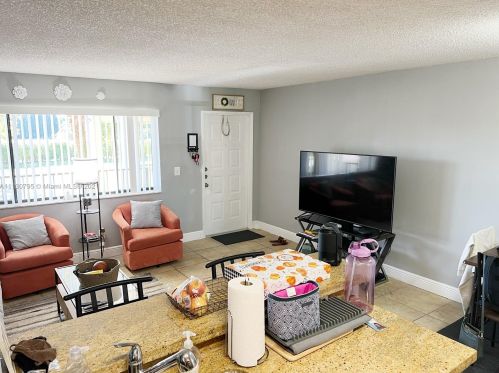 1722 Meadows Cir, Boynton Beach FL  33436-9229 exterior