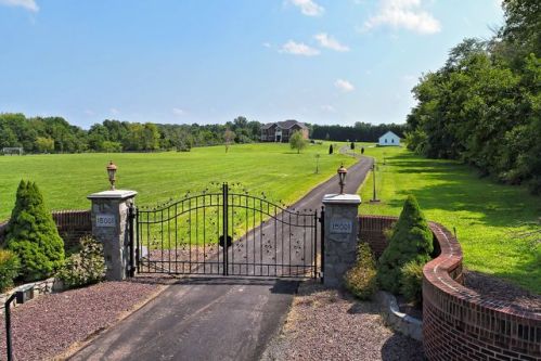 15001 Vint Hill Rd, Nokesville VA  20181-1007 exterior