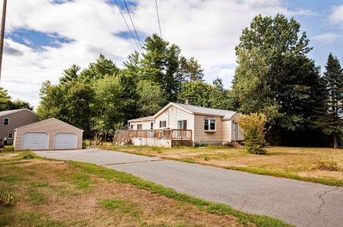 208 Lawrence Rd, Salem NH  03079-3905 exterior