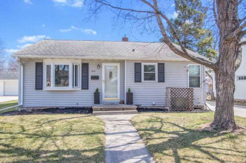 832 Royal Blvd, Green Bay, WI 54303-4273