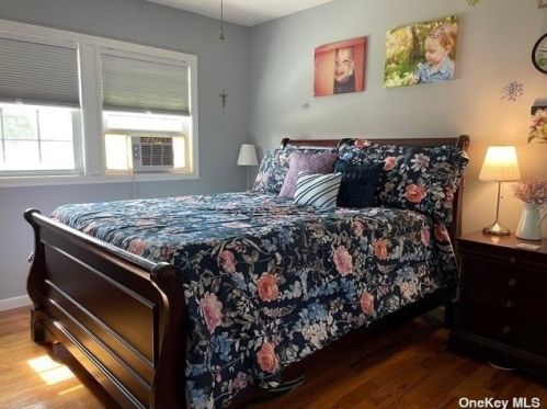 190 31 St, North Lindenhurst NY 11757-3216 exterior