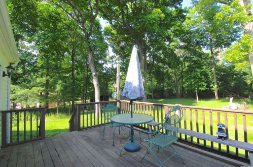 66 Shore Rd, Mount Sinai NY  11766-1420 exterior